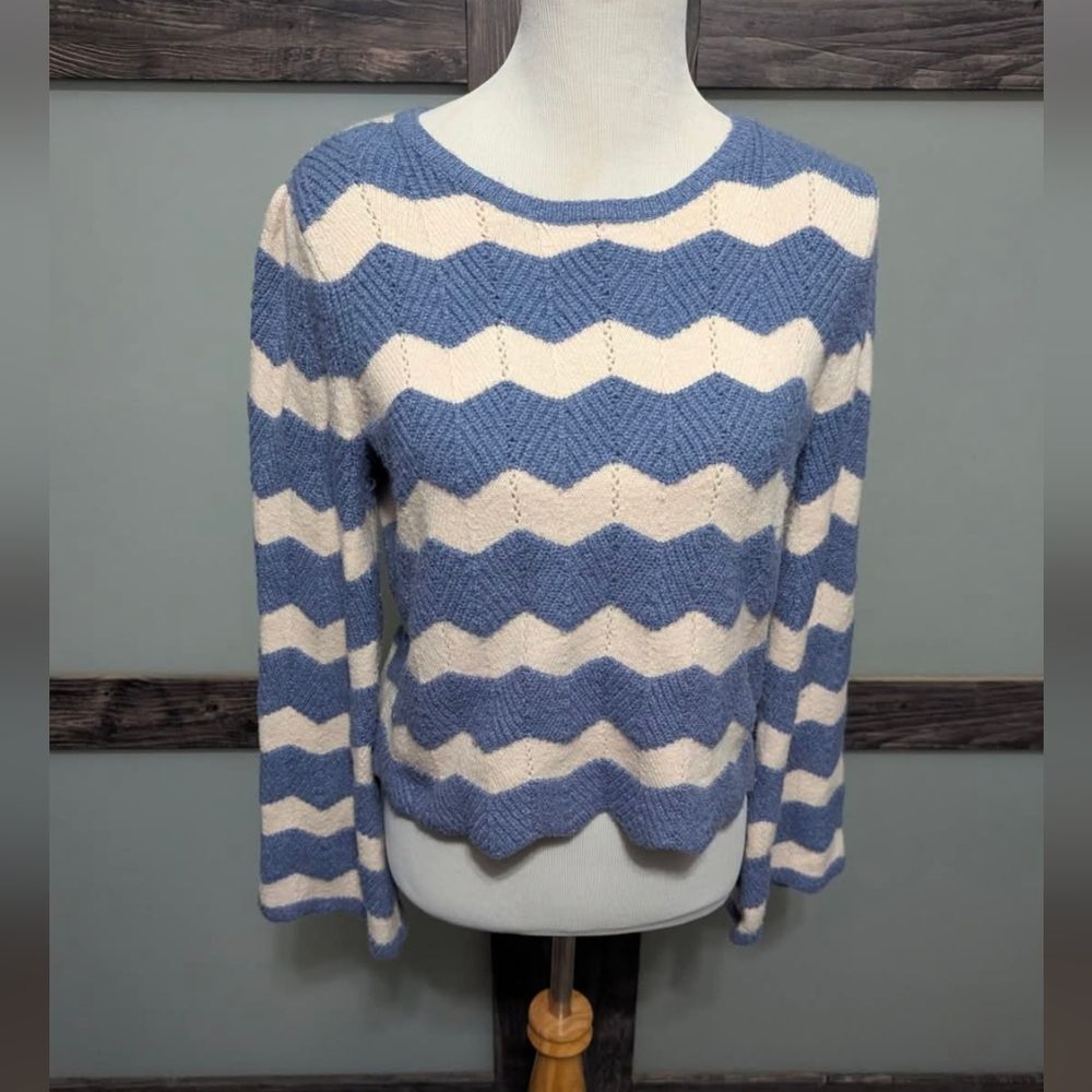 2/30 Lauren Conrad Blue Chevron Scalloped Hem Sweater Feminine